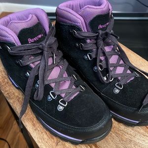 Bearpaw Boots Size 9.5